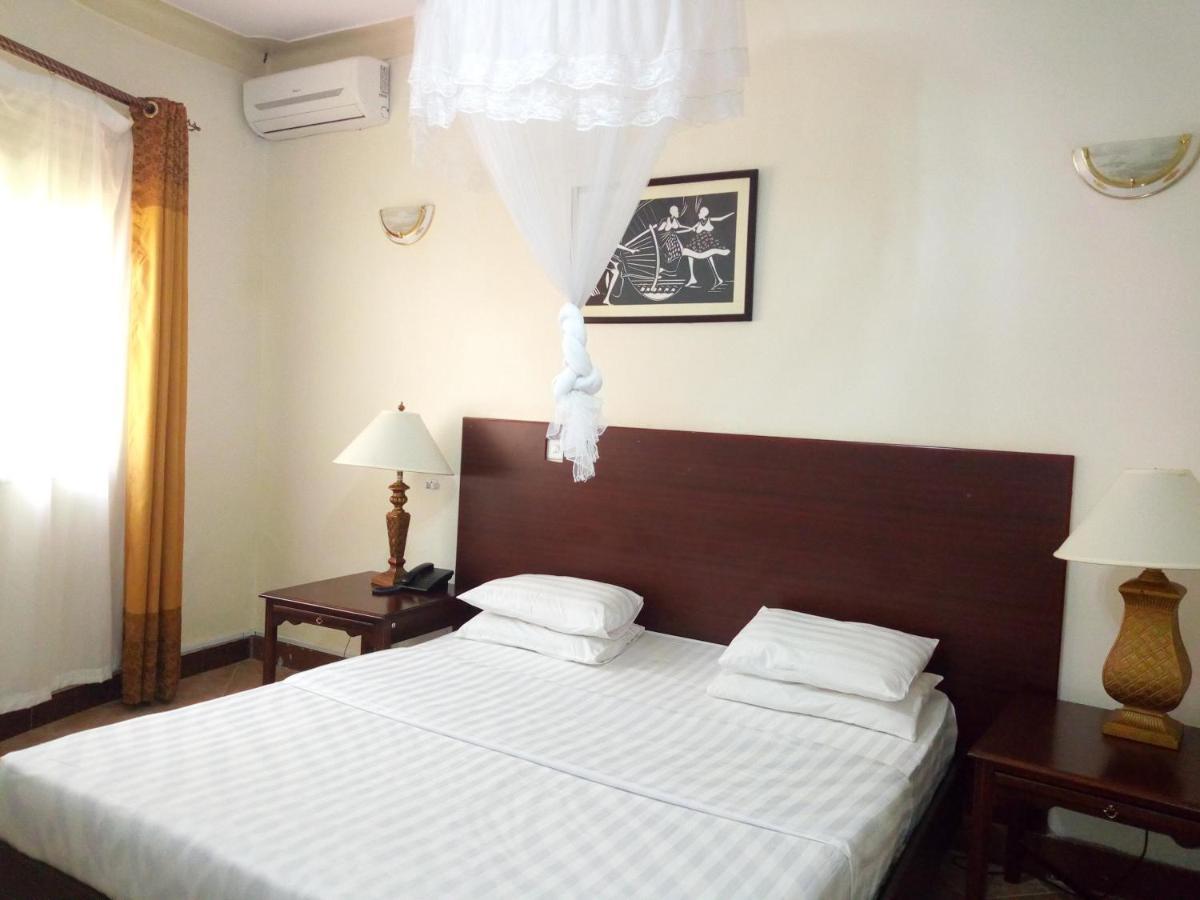 Peniel Beach Hotel Entebbe Ngoại thất bức ảnh