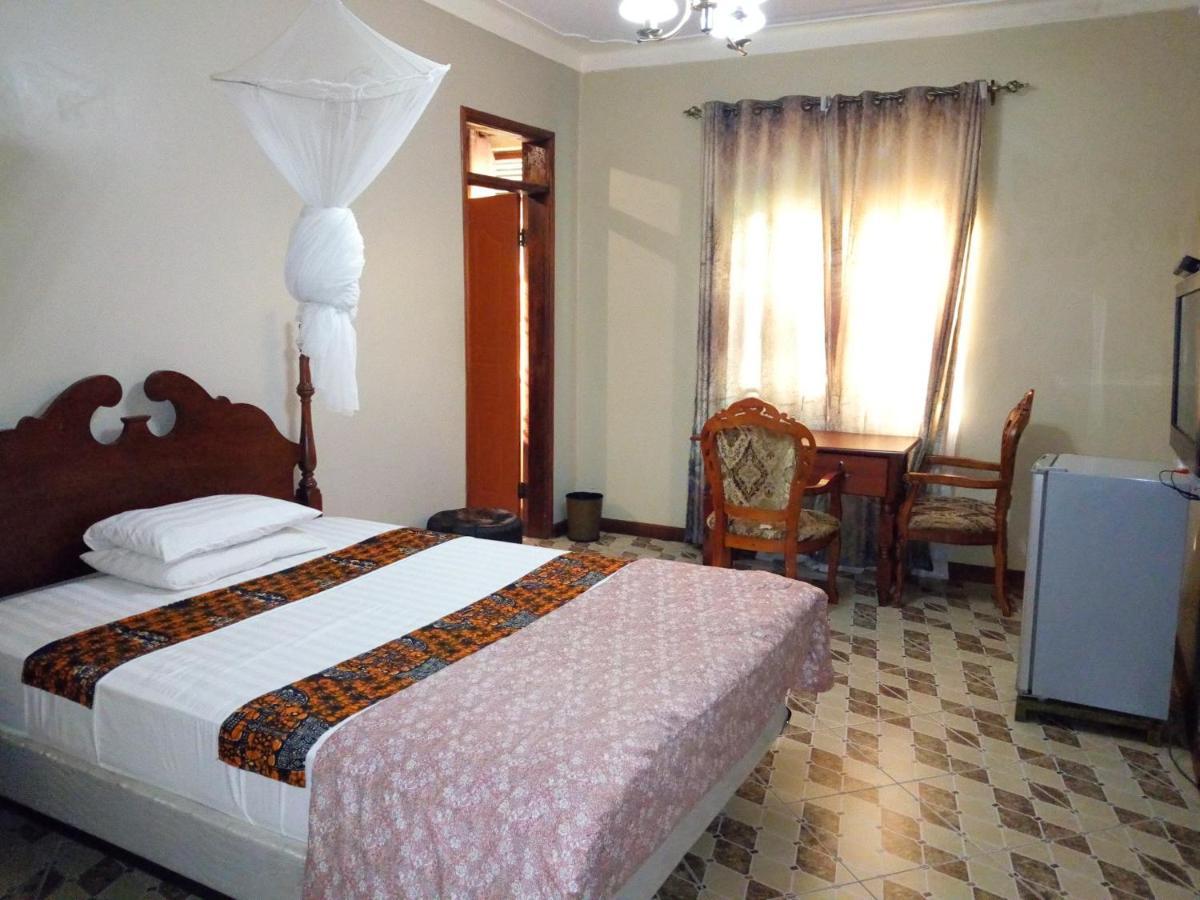 Peniel Beach Hotel Entebbe Ngoại thất bức ảnh